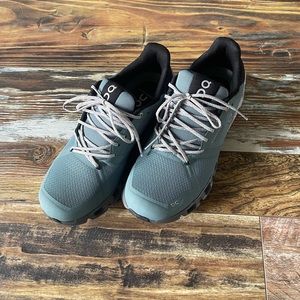 On Cloudflyer Size 7 Waterproof